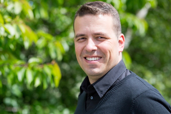 Miguel Jerónimo smiler til kameraet