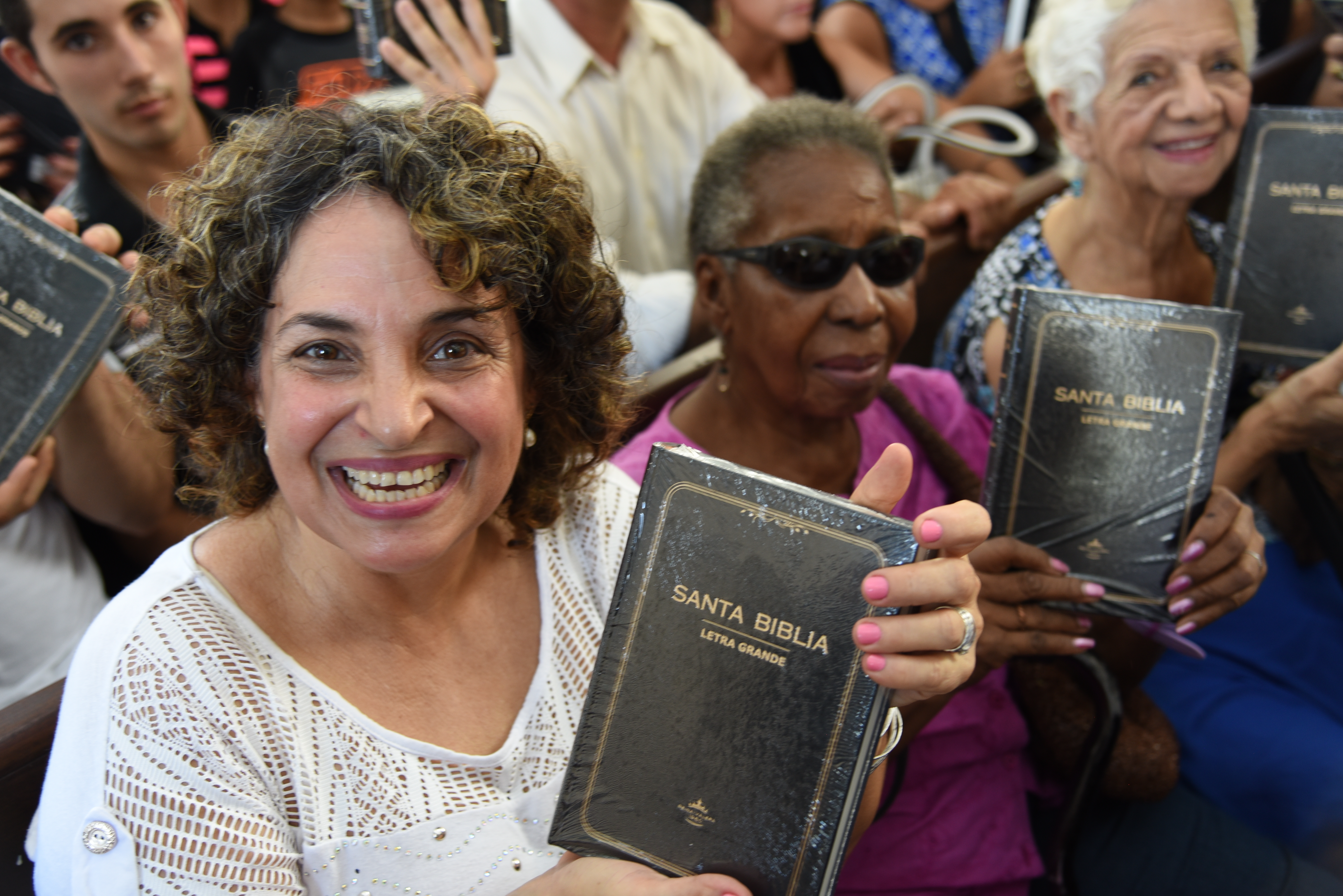 Blid dame Cuba fått bibel