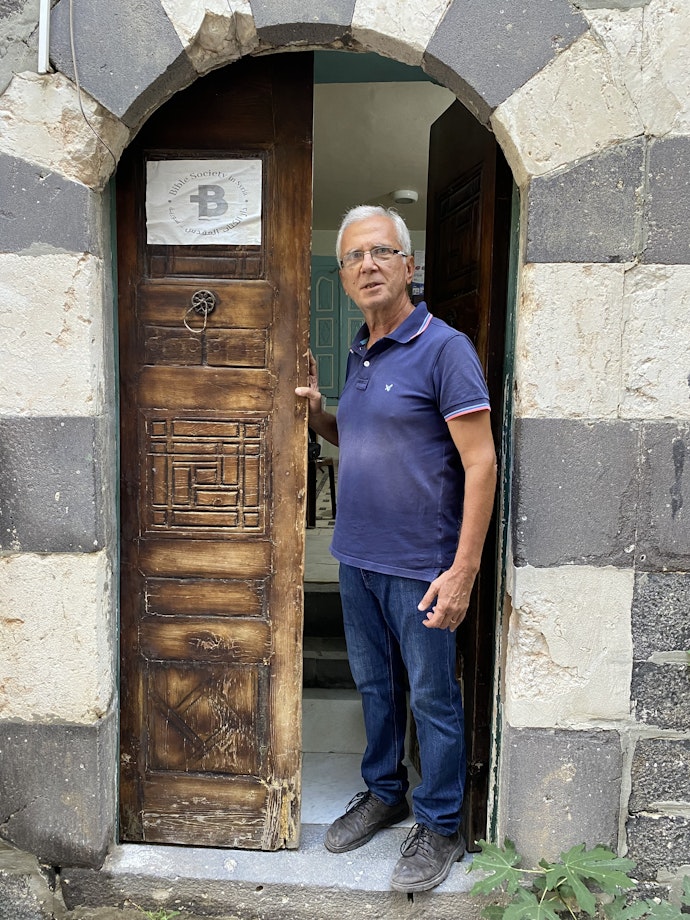 George Andrea ved Bibelselskapets kontor i Homs.