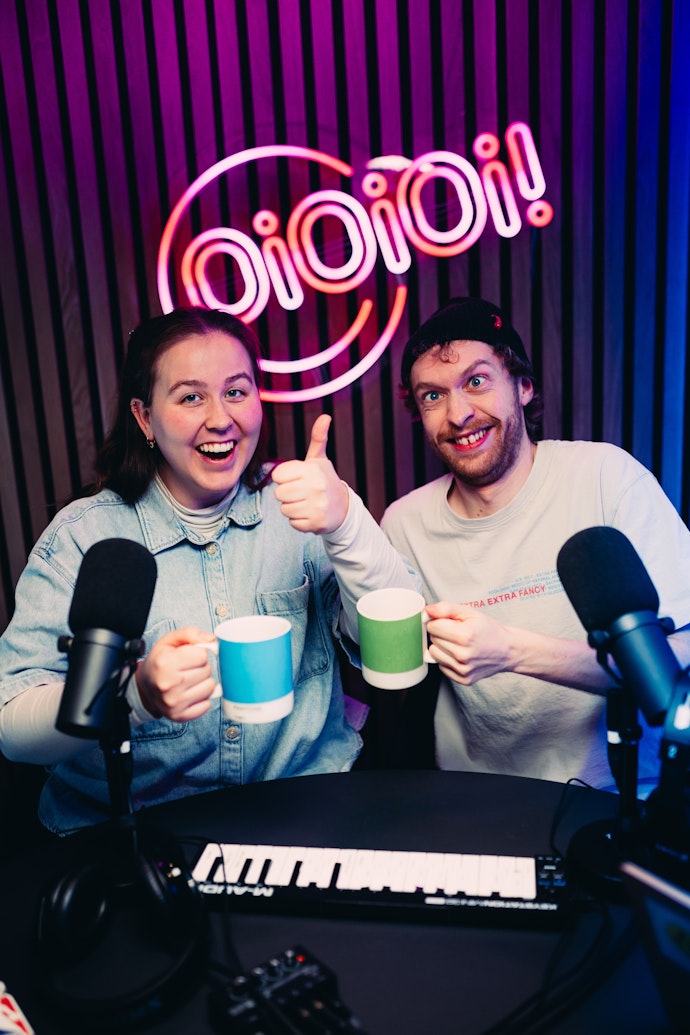 Bilde av Johanne og Thomas Bruun i studio