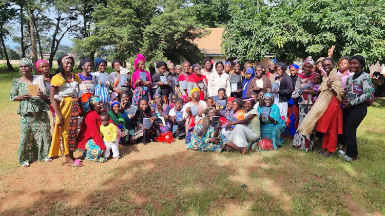 Dette er deltagerne og lederne på leiren for unge mødre i Ngaoundéré.