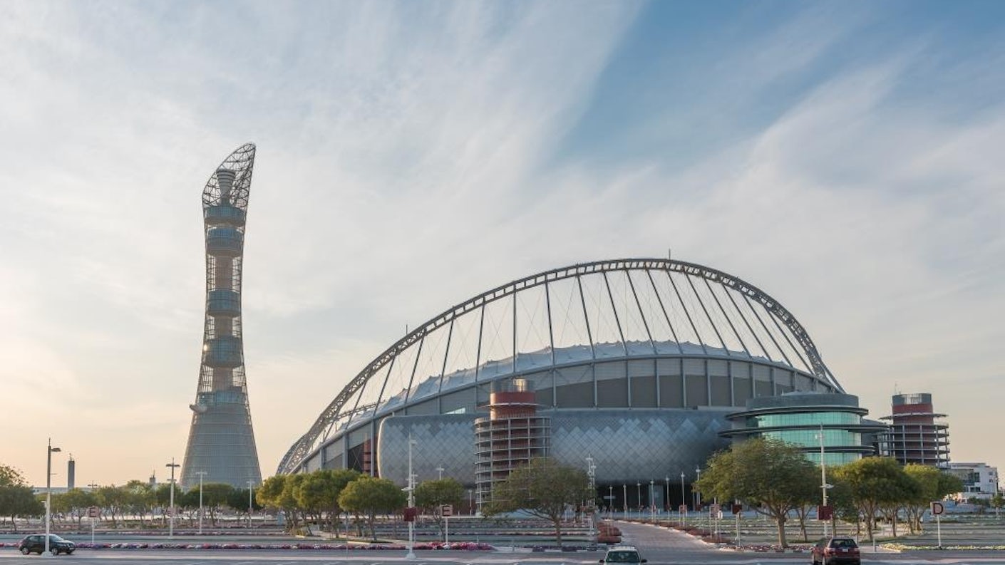 Tårn og moderne fotballstadion
