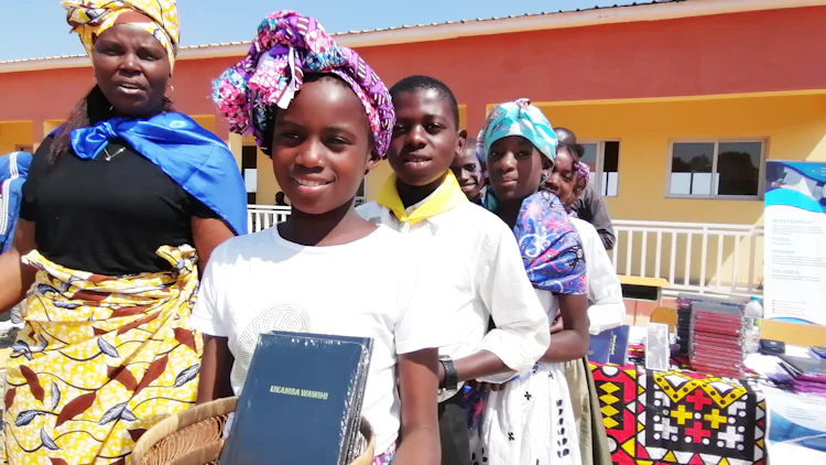 Umbangala-folket i Angola teller om lag 400 000 mennesker. Dette folket, i den nordlige provinsen Luanda Norte, har aldri tidligere kunnet lese noen del av Bibelen på sitt eget språk. Derfor var gleden stor da Det nye testamentet i fjor endelig kunne innvies, og den nye oversettelsen feires.