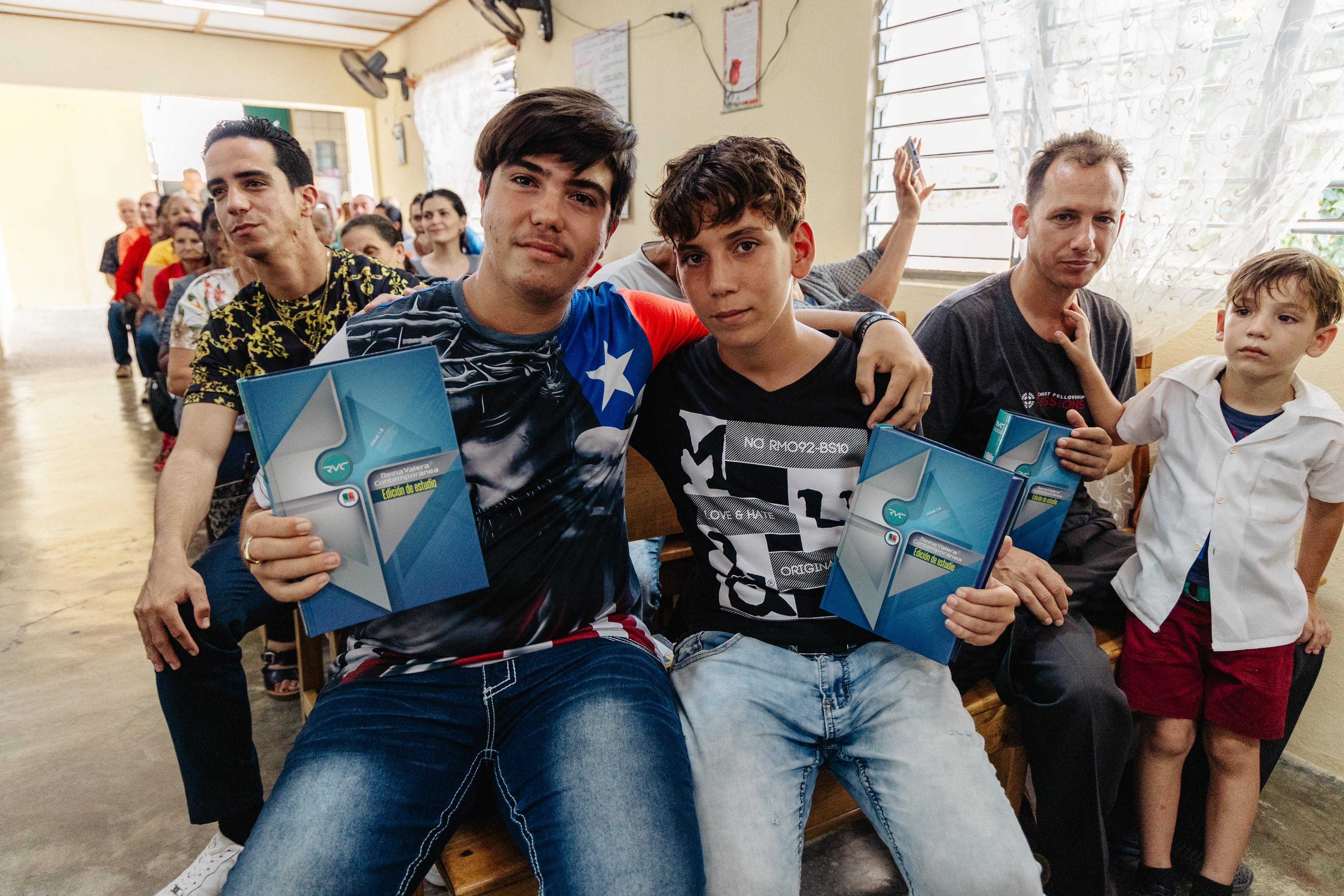 Side 3 Unge gutter med nye bibler